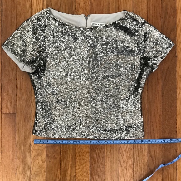 🚨Alice + Olivia Sarita Gold Sequin Crop Top🚨 - Picture 4 of 8